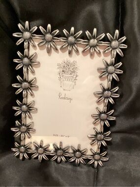 Pewter Daisy Flower Frame | 3.5 x 5 Photo Holder